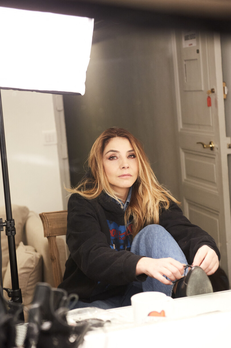 Clotilde Courau dans sa loge du théâtre des Nouveautés, pour les répétitions de la pièce Une situation délicate, mise en scène par Ladislas Chollas.